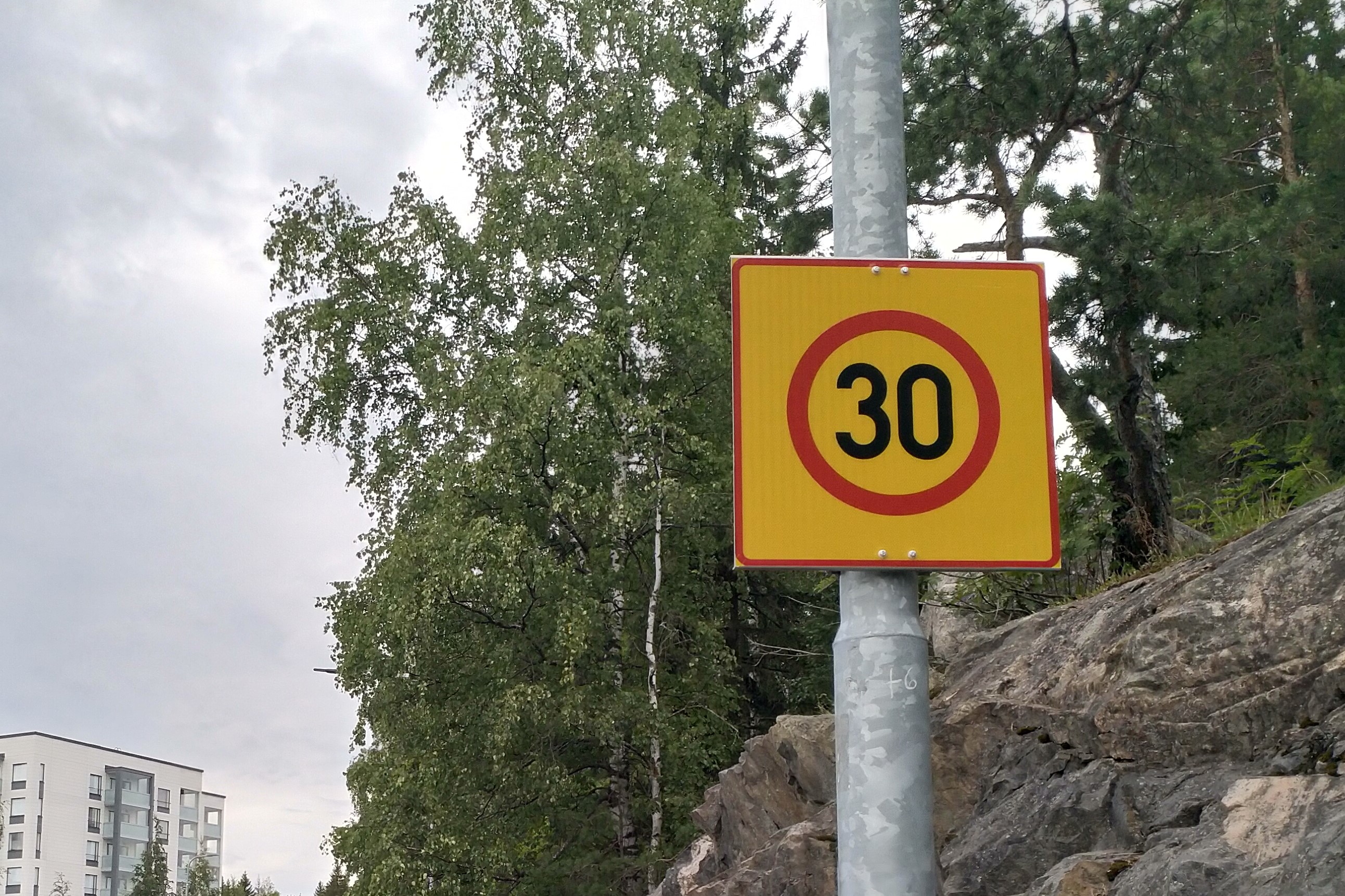 Kämmenniemen asuinalueen 30 km/h -nopeusrajoitusehdotus videoesittelyssä  [Tampereen kaupunki - Ajankohtaista]