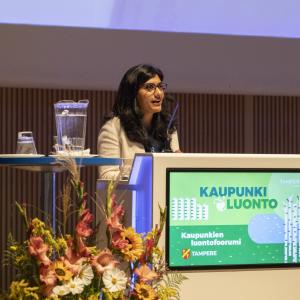 Keynote speaker at the Urban Nature Forum Akanksha Khatri giving presentation in Tampere Hall. 