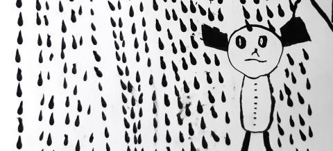 Mustavalkoinen nuoren tekemä piirros, jossa sataa ja vakava hahmo seisoo.