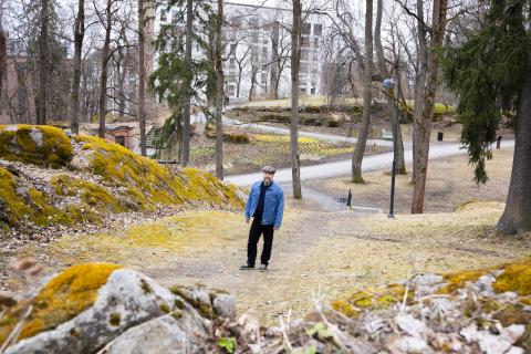 City gardener Timo Koski stands in the middle of Näsi Park